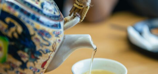 História do Chá: Da China Antiga à Xícara Brasileira