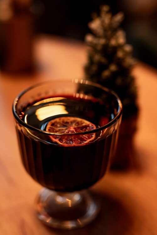 Receita de Vinho Quente: Como Preparar uma Bebida Saborosa para o Inverno